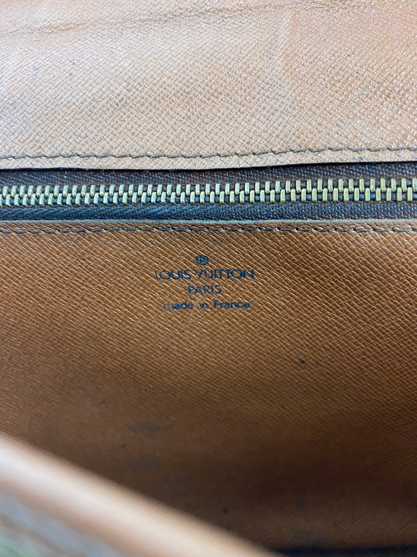 LOUIS VUITTON